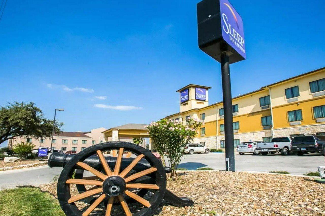 Sleep Inn & Suites Gonzales Near Palmetto State Park Bagian luar foto