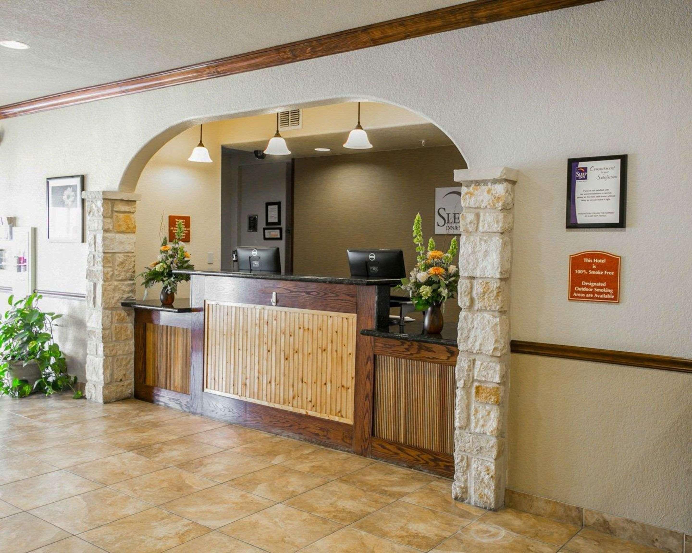 Sleep Inn & Suites Gonzales Near Palmetto State Park Bagian luar foto
