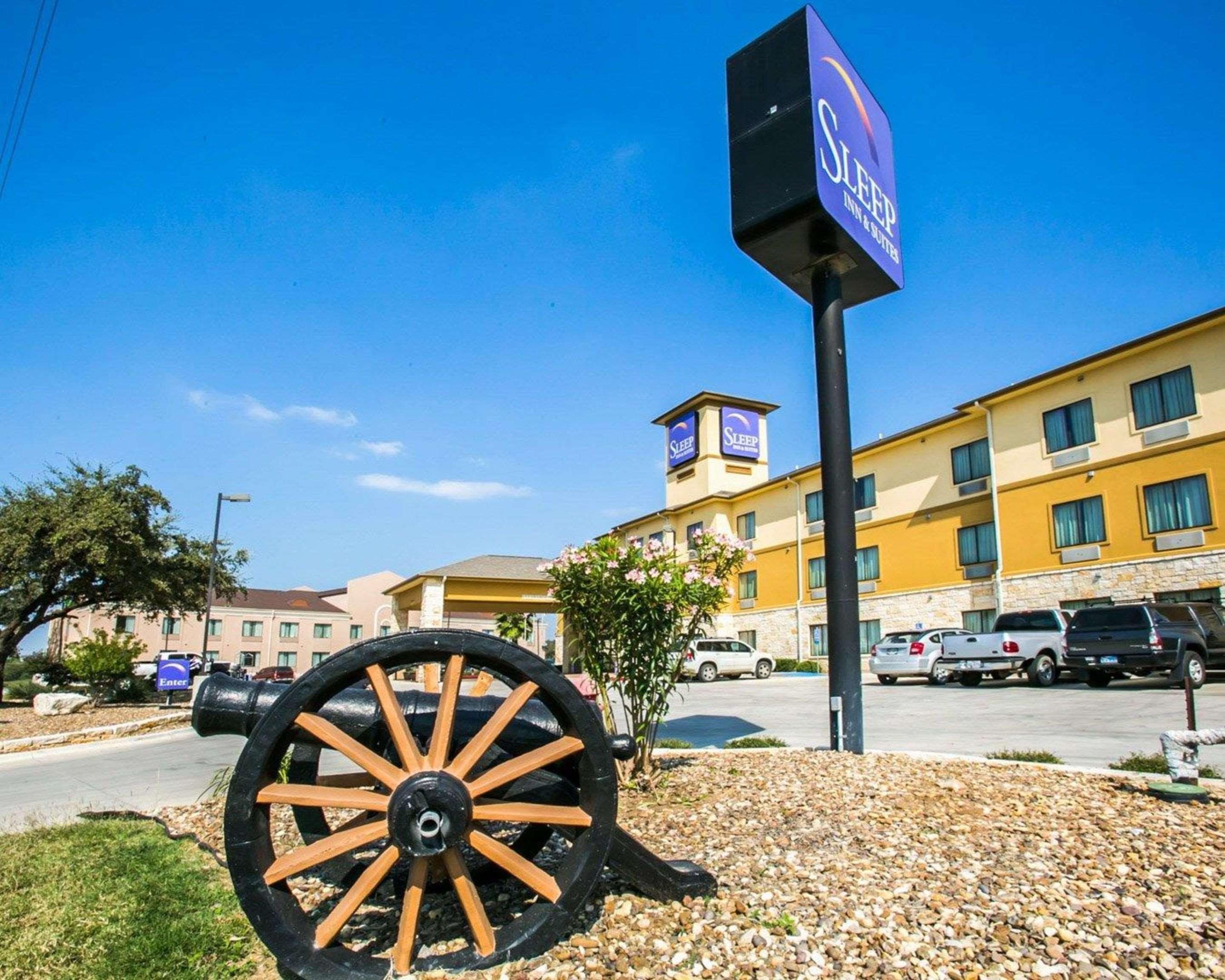Sleep Inn & Suites Gonzales Near Palmetto State Park Bagian luar foto