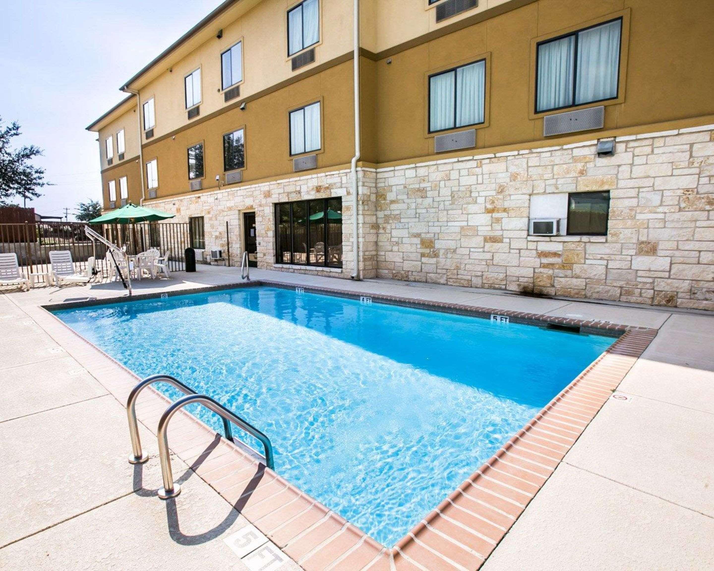 Sleep Inn & Suites Gonzales Near Palmetto State Park Bagian luar foto